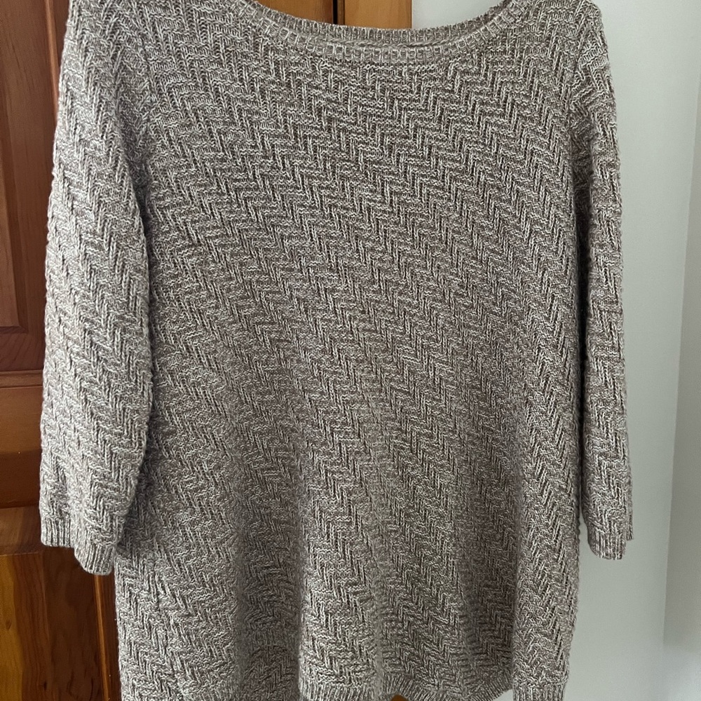 New York & Company size Large beige tweed like pattern.  Very soft.